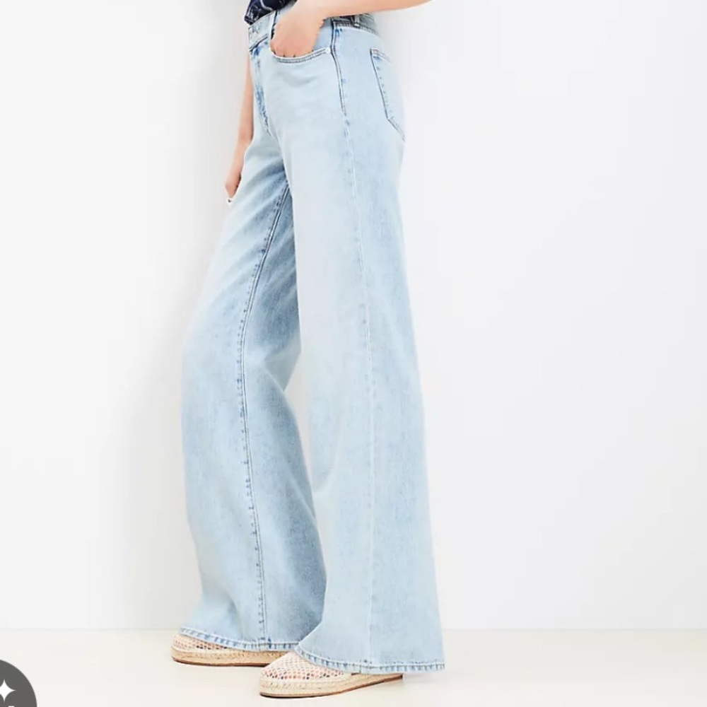 LOFT Mid Rise Wide Leg Light Wash Women's Jeans - Picture 3 of 5